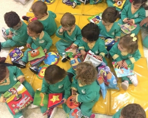 Aprendiendo en clase - Escuela Infantil en Málaga - Con C de Cariño